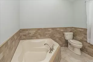 949 Union St, Bohemia, NY 11716 - Photo 23