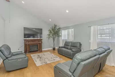 949 Union Street, Bohemia, NY 11716 - Photo 15