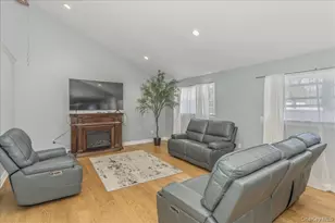 949 Union St, Bohemia, NY 11716 - Photo 15