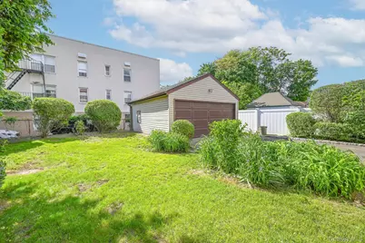 108 N Forest Avenue, Rockville Centre, NY 11570 - Photo 25