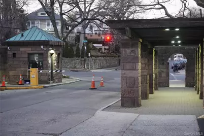 161 Pearsall Drive Pearsall Drive #3H, Mount Vernon, NY 10552 - Photo 3