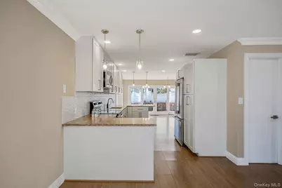 1027 Windermere Road, Franklin Square, NY 11010 - Photo 7