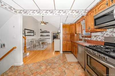 48 Butler Street, West Islip, NY 11795 - Photo 9