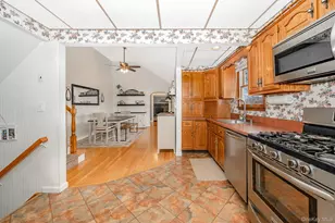 48 Butler St, West Islip, NY 11795 - Photo 9