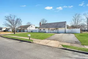 114 Norman Dr, Bohemia, NY 11716 - Photo 3