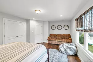 10 Beverly Rd, Farmingdale, NY 11735 - Photo 23