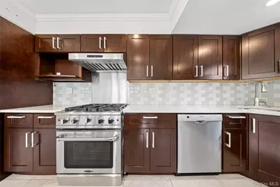 55 Executive Drive, Manhasset Hills, NY 11040 - Photo 17