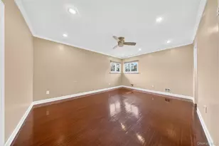 55 Executive Dr, Manhasset Hills, NY 11040 - Photo 23