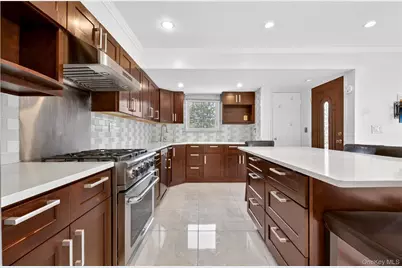 55 Executive Drive, Manhasset Hills, NY 11040 - Photo 15