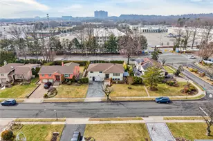 55 Executive Dr, Manhasset Hills, NY 11040 - Photo 43