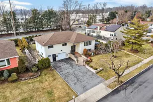 55 Executive Dr, Manhasset Hills, NY 11040 - Photo 41