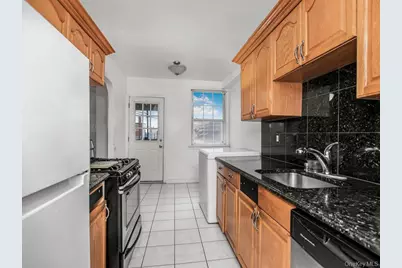 986 Neill Avenue, Bronx, NY 10462 - Photo 17