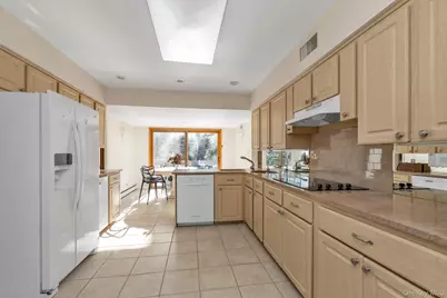 2038 Berfond Court, Merrick, NY 11566 - Photo 7