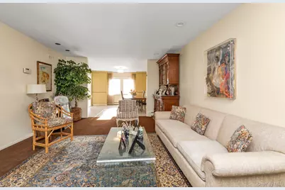 2038 Berfond Court, Merrick, NY 11566 - Photo 3