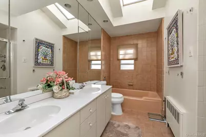 2038 Berfond Court, Merrick, NY 11566 - Photo 17