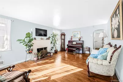 233 Clunie Avenue, Yonkers, NY 10703 - Photo 9