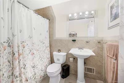 233 Clunie Avenue, Yonkers, NY 10703 - Photo 19