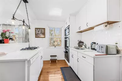 233 Clunie Avenue, Yonkers, NY 10703 - Photo 15