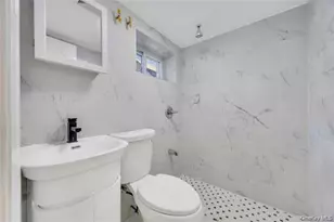 100-35 204th St, Hollis, NY 11423 - Photo 35