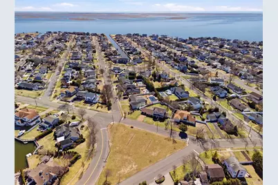 102 Peconic Drive S, Massapequa, NY 11758 - Photo 43