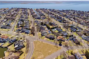 102 Peconic Dr S, Massapequa, NY 11758 - Photo 43