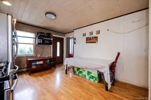 21 Oak Ave, Inwood, NY 11096 - Photo 5