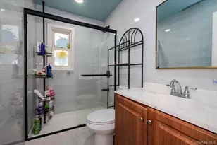 21 Oak Ave, Inwood, NY 11096 - Photo 11