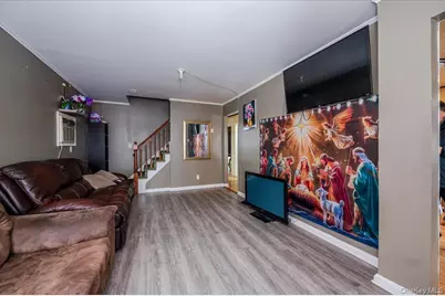 21 Oak Avenue, Inwood, NY 11096 - Photo 3