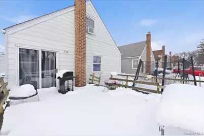 21 Oak Avenue, Inwood, NY 11096 - Photo 15