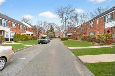 66 Robins Crescent #66, New Rochelle, NY 10801 - Photo 31