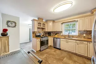 45 Floradora Dr, Mastic, NY 11950 - Photo 31