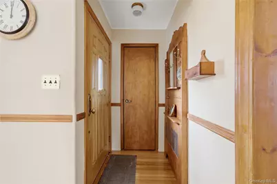 219 E John Street, Lindenhurst, NY 11757 - Photo 7