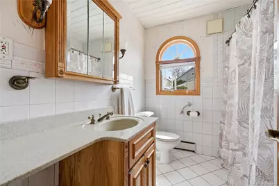 219 E John Street, Lindenhurst, NY 11757 - Photo 17