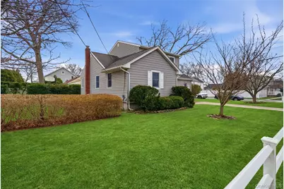 219 E John Street, Lindenhurst, NY 11757 - Photo 3