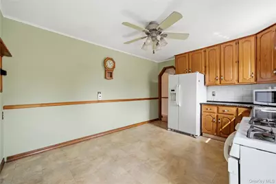 219 E John Street, Lindenhurst, NY 11757 - Photo 13