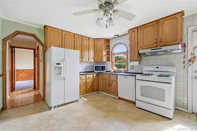 219 E John Street, Lindenhurst, NY 11757 - Photo 11