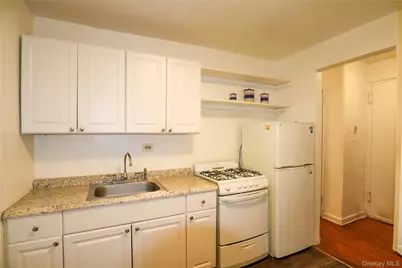 8720 175th Street #3J, Jamaica, NY 11432 - Photo 7