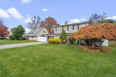 18 Bridle Lane, Hicksville, NY 11801 - Photo 3