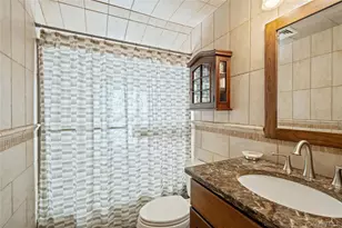 18 Bridle Ln, Hicksville, NY 11801 - Photo 19