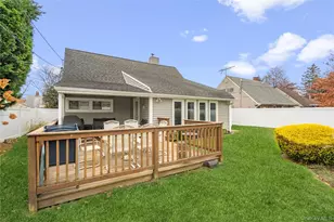 18 Bridle Ln, Hicksville, NY 11801 - Photo 25