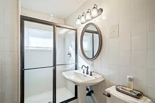 18 Bridle Ln, Hicksville, NY 11801 - Photo 15