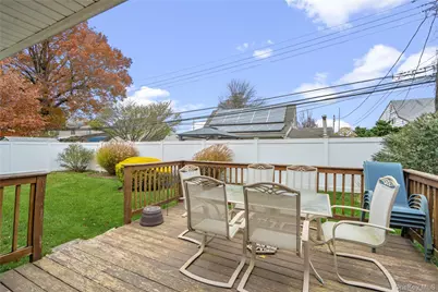 18 Bridle Lane, Hicksville, NY 11801 - Photo 27