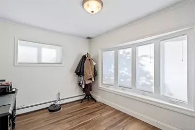 18 Bridle Lane, Hicksville, NY 11801 - Photo 23