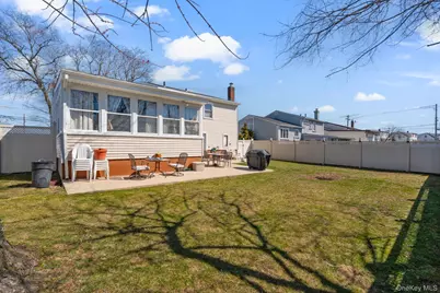 572 S Bayview Avenue, Freeport, NY 11520 - Photo 23