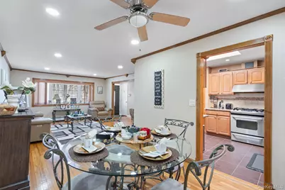 572 S Bayview Avenue, Freeport, NY 11520 - Photo 7