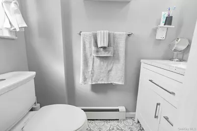 572 S Bayview Avenue, Freeport, NY 11520 - Photo 11