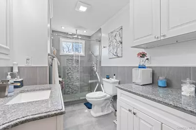 572 S Bayview Avenue, Freeport, NY 11520 - Photo 15