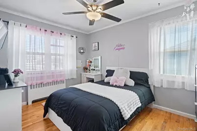 572 S Bayview Avenue, Freeport, NY 11520 - Photo 13