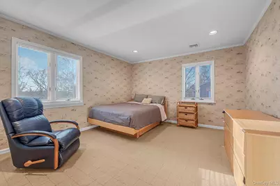 2 Chester Drive, Great Neck, NY 11021 - Photo 19