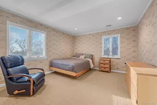 2 Chester Dr, Great Neck, NY 11021 - Photo 19